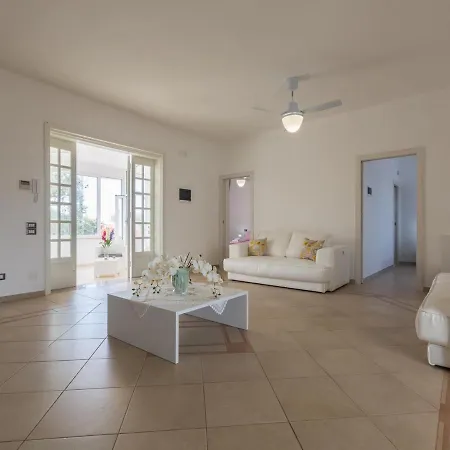 فيلة Fumarola Sleeps 8 Pool Air Con Wifi أوستوني