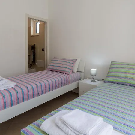 Fumarola Sleeps 8 Pool Air Con Wifi *