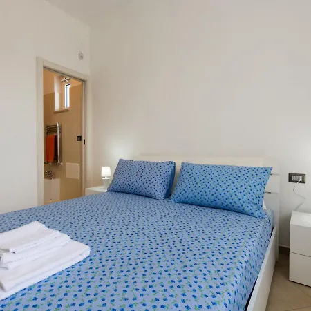 Fumarola Sleeps 8 Pool Air Con Wifi