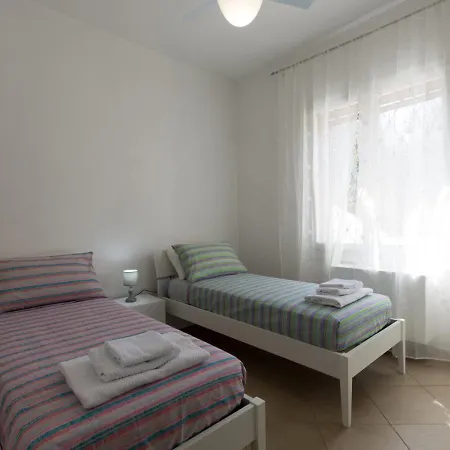 Fumarola Sleeps 8 Pool Air Con Wifi أوستوني