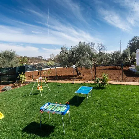 Fumarola Sleeps 8 Pool Air Con Wifi